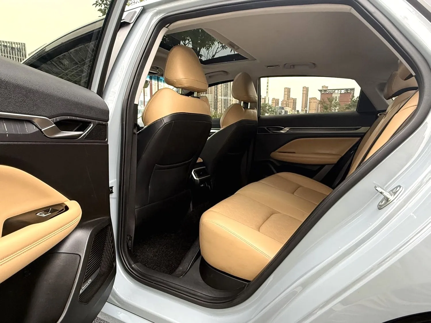 GEELY Emgrand L Hi-P