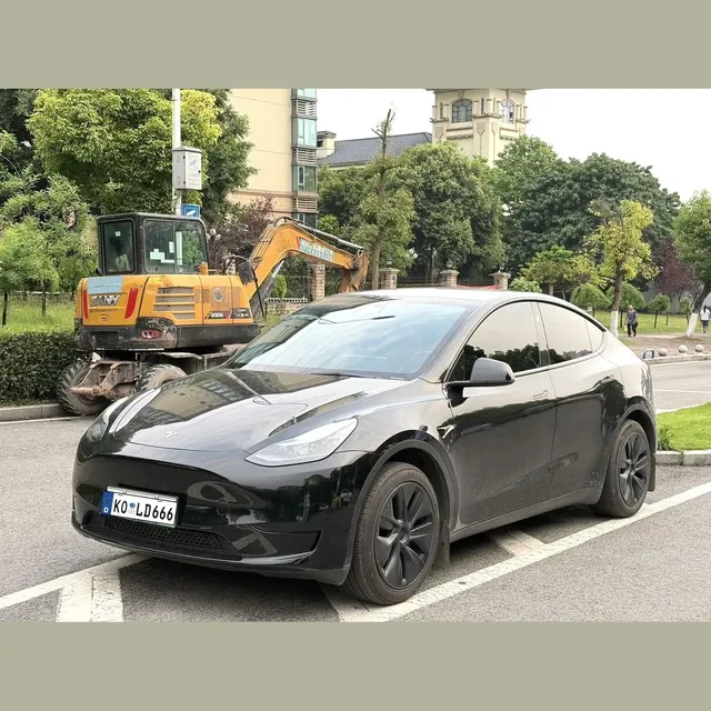 Tesla Model Y 2024