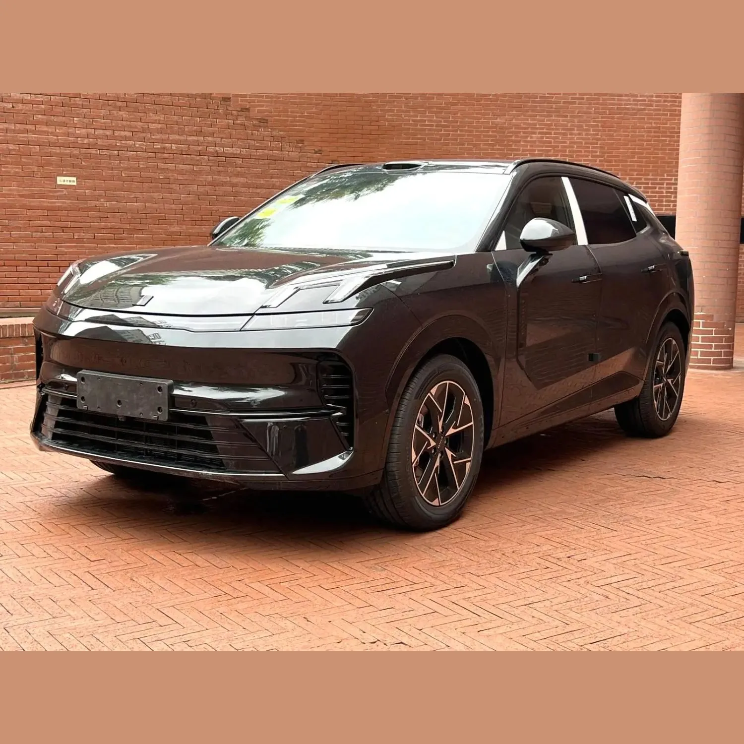 Lynk & Co 08 EM-P